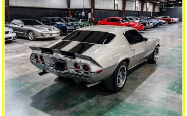 Chevrolet-camaro-rs-1972-silver-24
