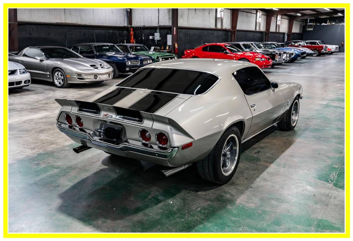 Chevrolet-camaro-rs-1972-silver-24