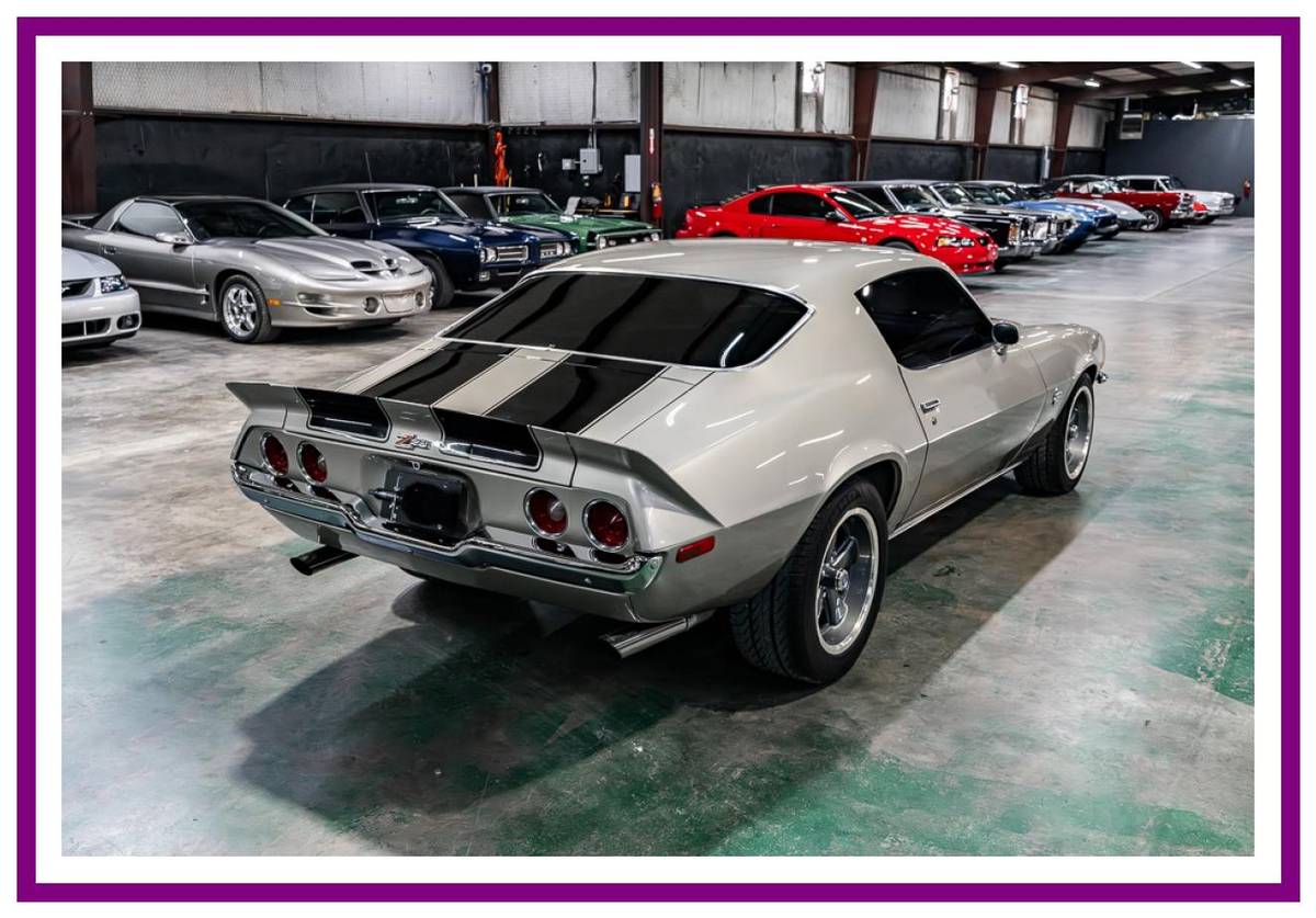 Chevrolet-camaro-rs-1972-silver-5