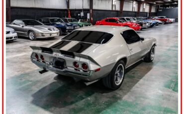 Chevrolet-camaro-rs-1972-silver-9