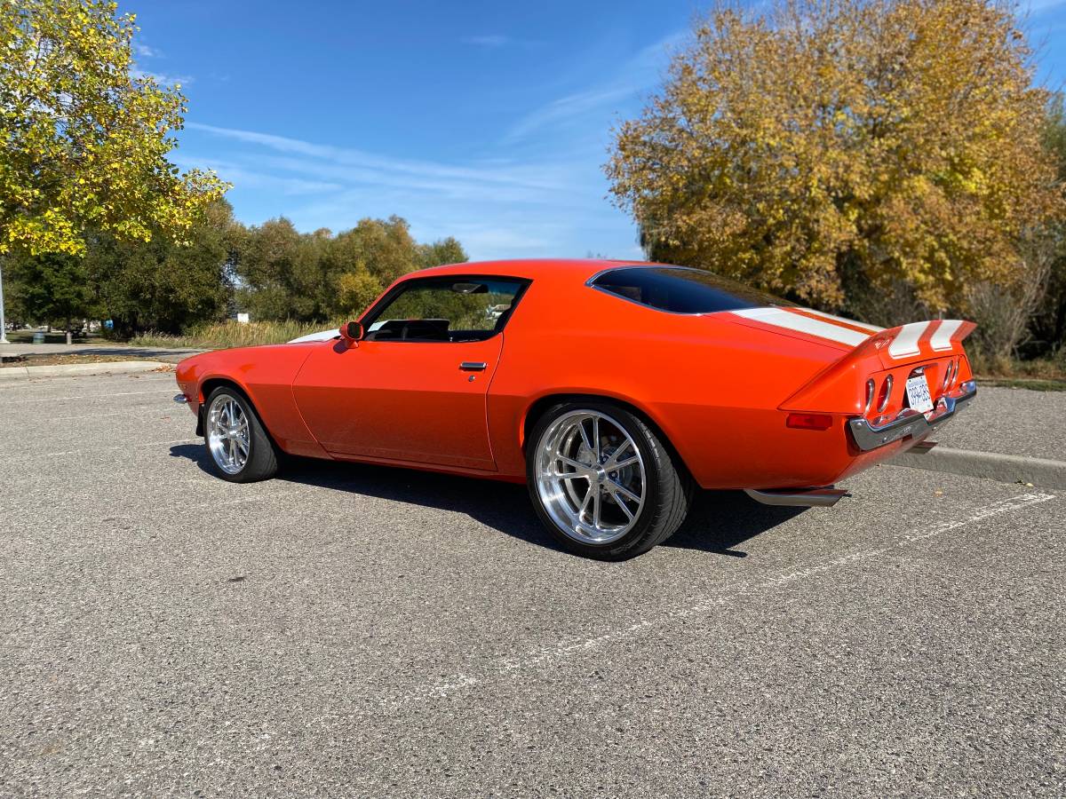 Chevrolet-camaro-rs-1973-orange-1