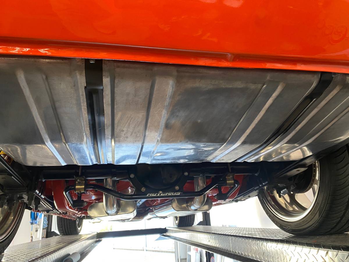 Chevrolet-camaro-rs-1973-orange-17