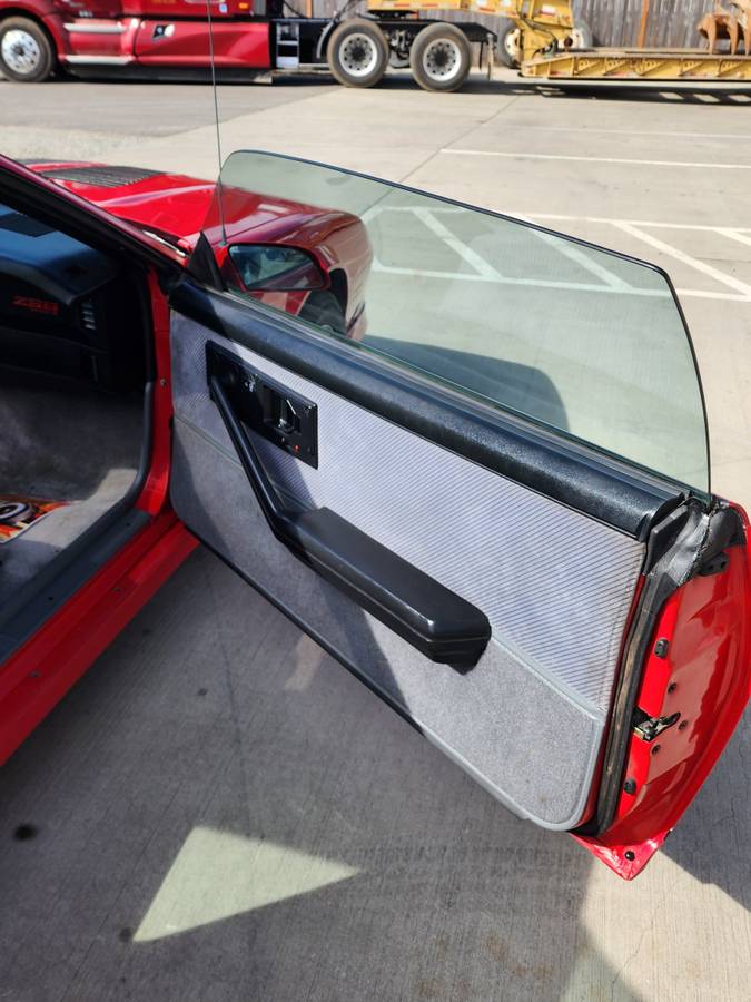 Chevrolet-camaro-sport-1986-red-13