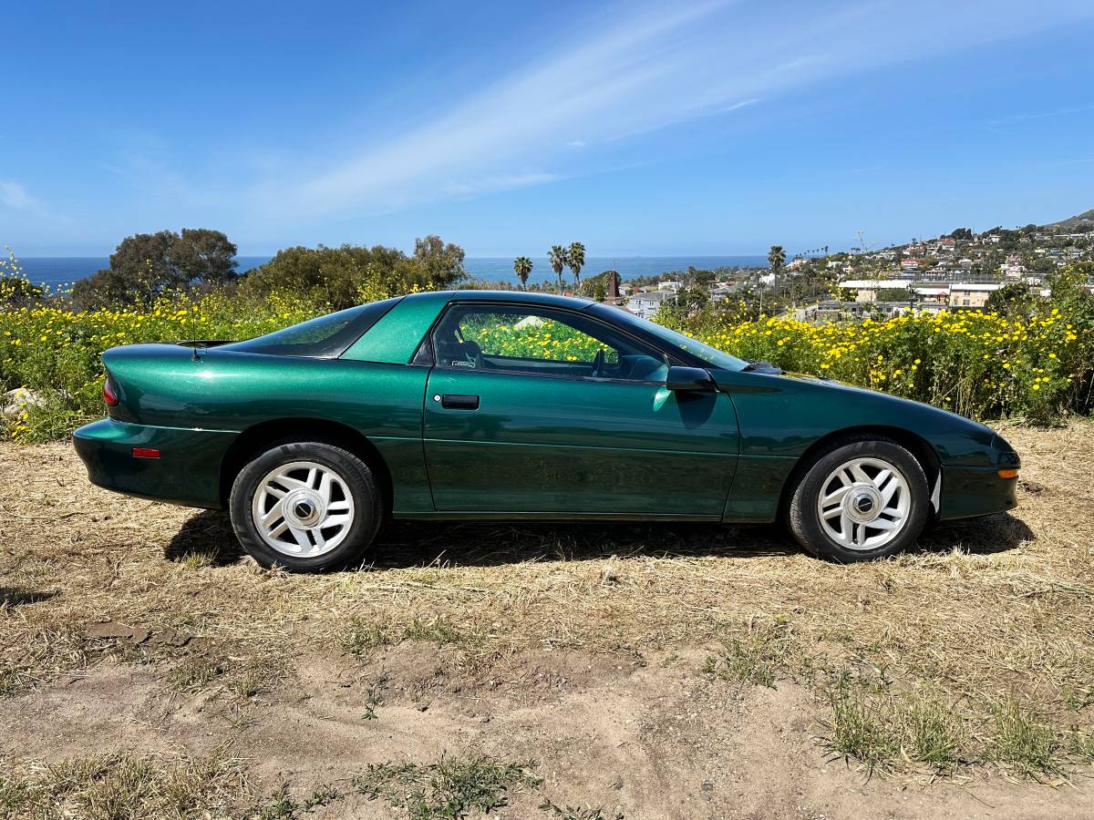 Chevrolet-camaro-sport-coupe-amp-convertible-1995-green-11