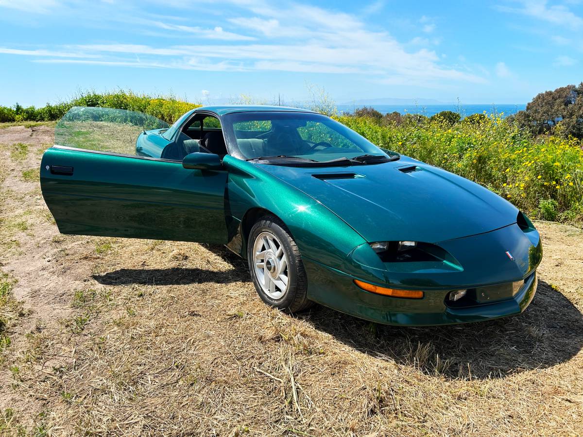 Chevrolet-camaro-sport-coupe-amp-convertible-1995-green-14