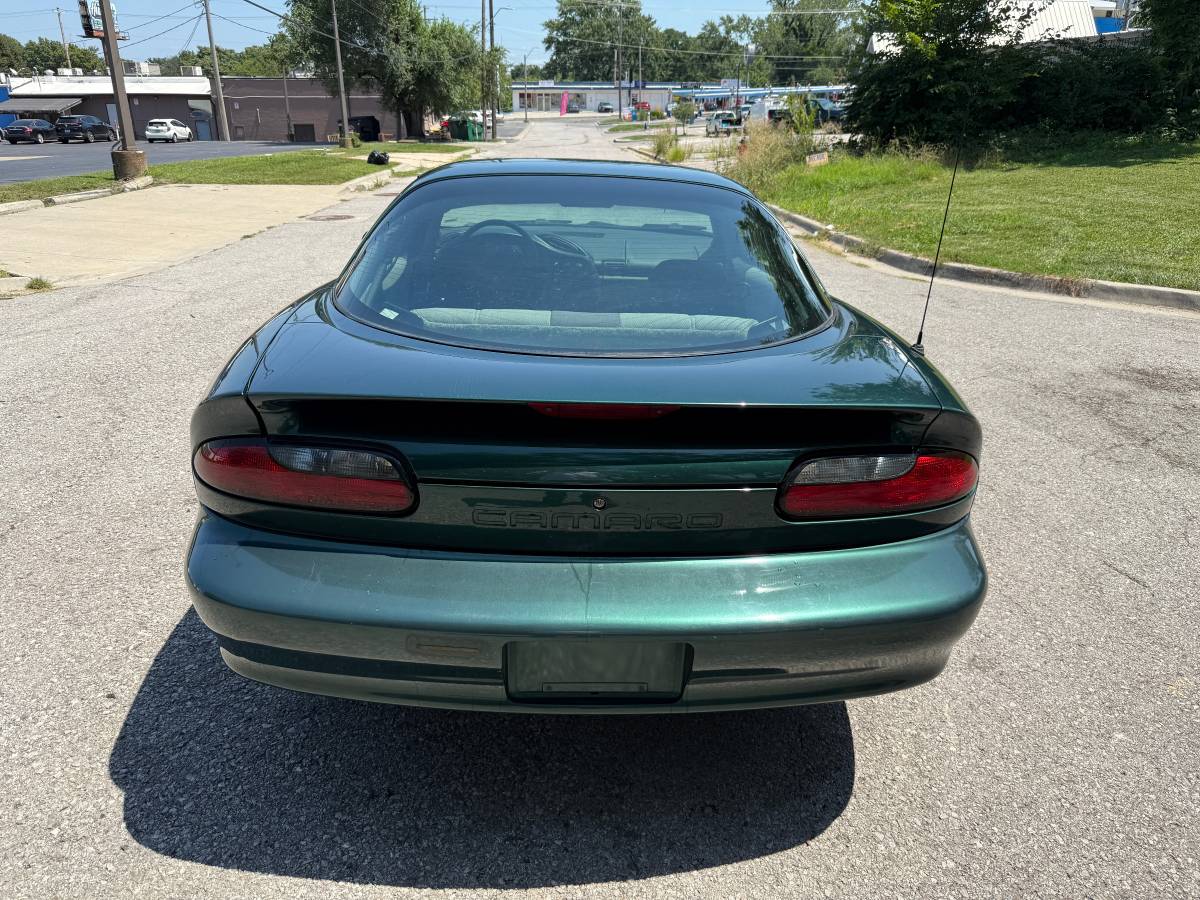 Chevrolet-camaro-sport-coupe-amp-convertible-1995-green-3