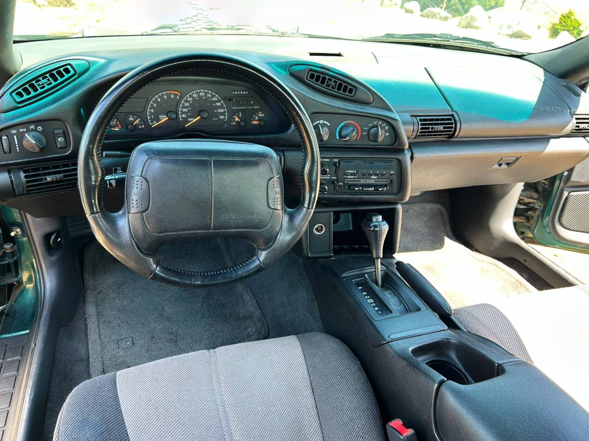 Chevrolet-camaro-sport-coupe-amp-convertible-1995-green-4