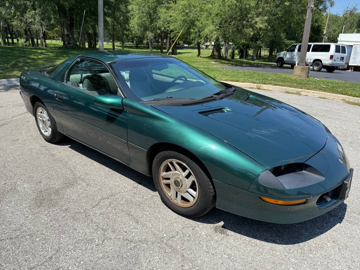Chevrolet-camaro-sport-coupe-amp-convertible-1995-green-6