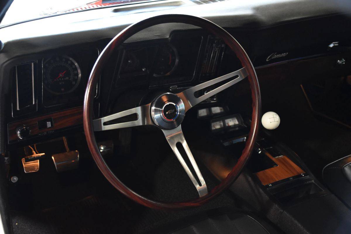 Chevrolet-camaro-z10-rsss-396-1969-white-10