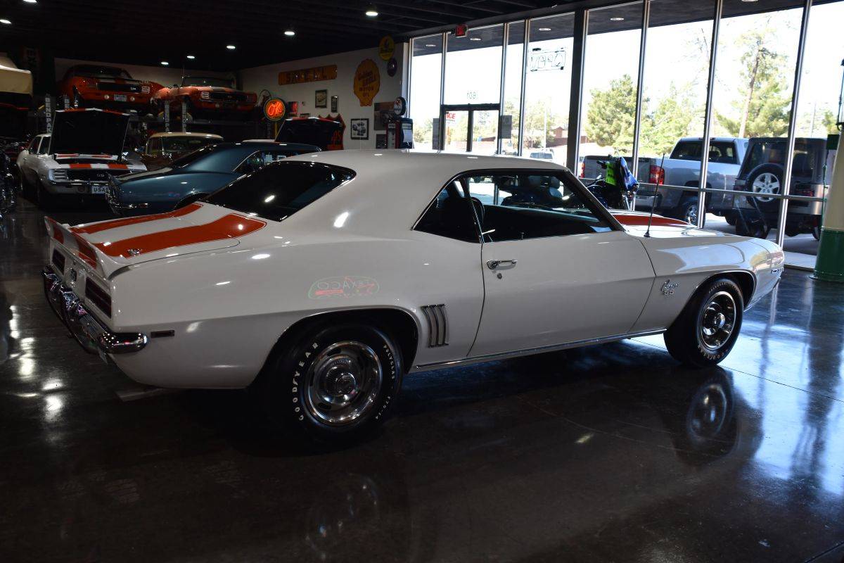 Chevrolet-camaro-z10-rsss-396-1969-white-4