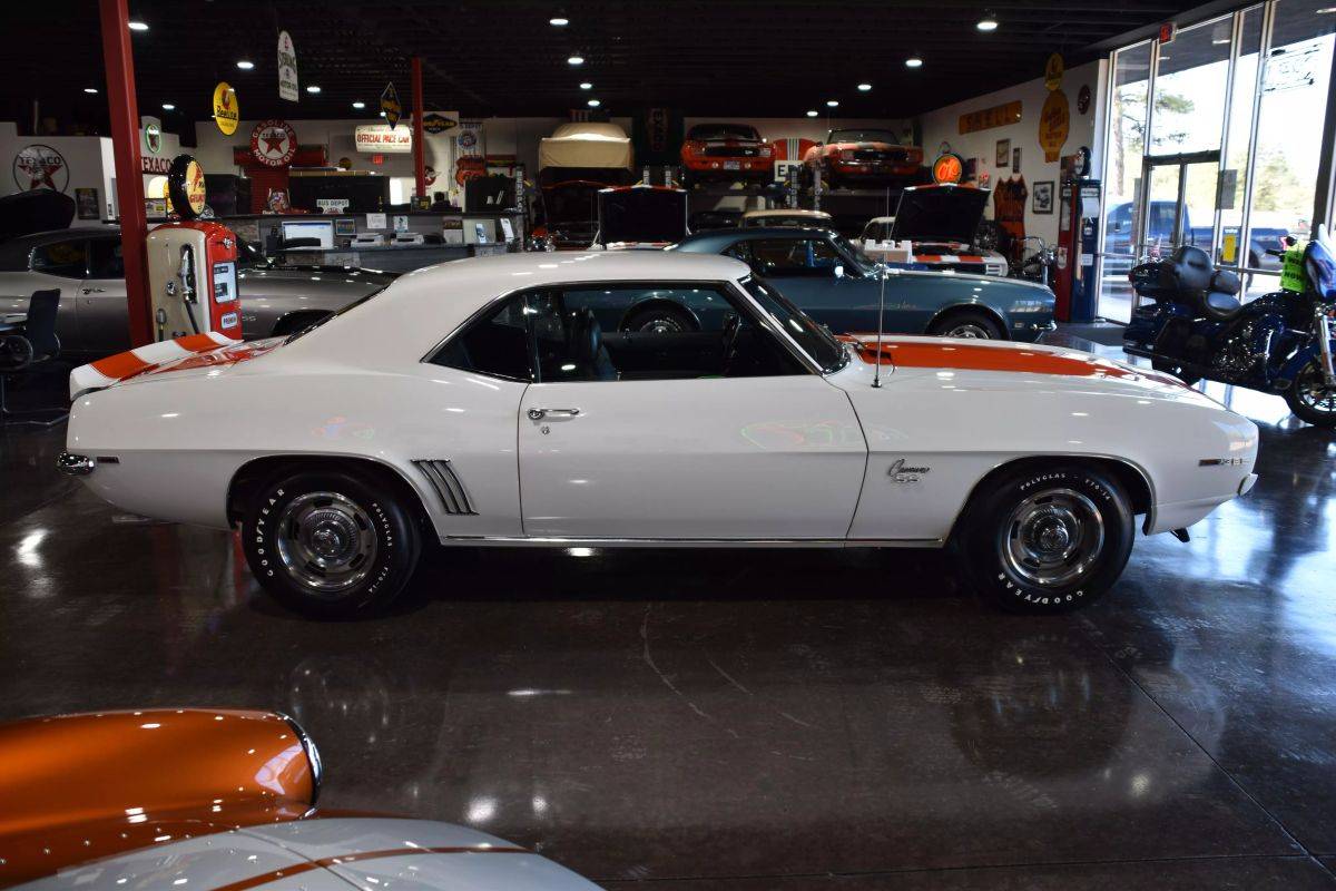 Chevrolet-camaro-z10-rsss-396-1969-white-5