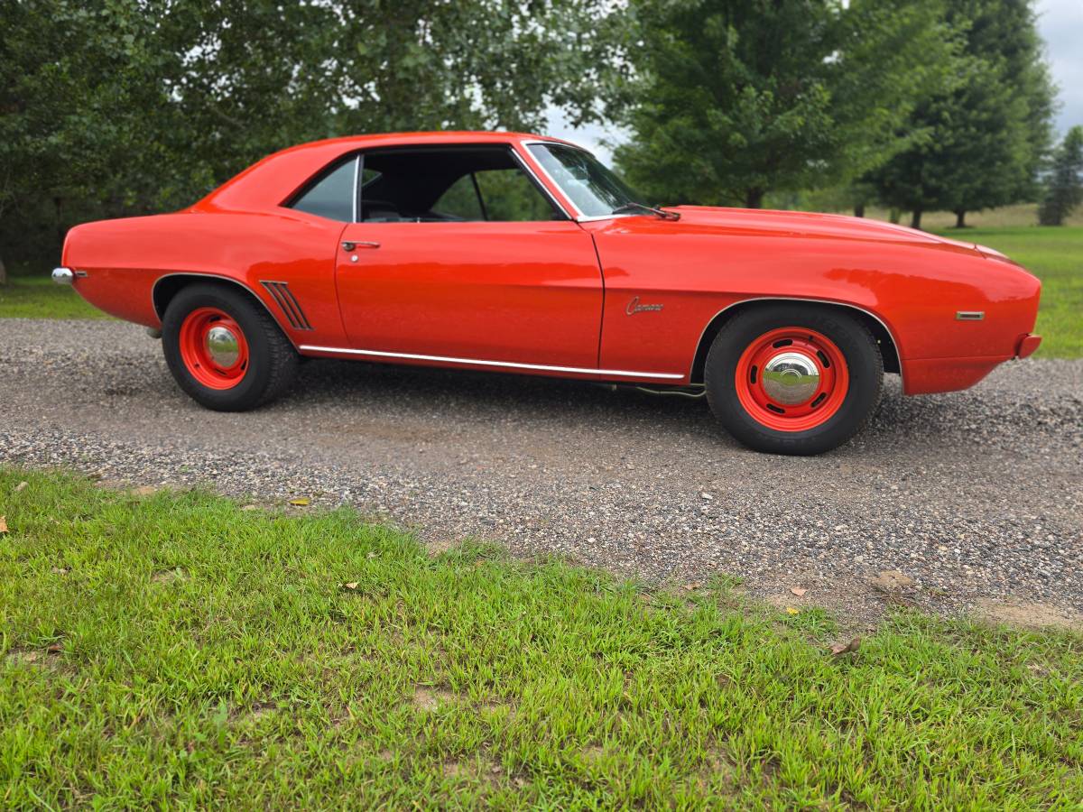 Chevrolet-camaro-z28-1969-orange-1