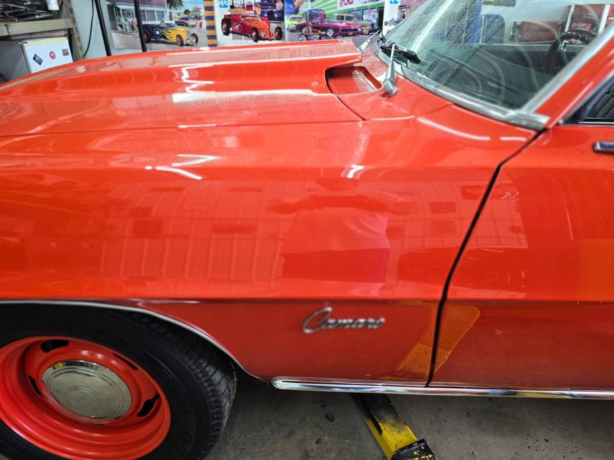 Chevrolet-camaro-z28-1969-orange-10