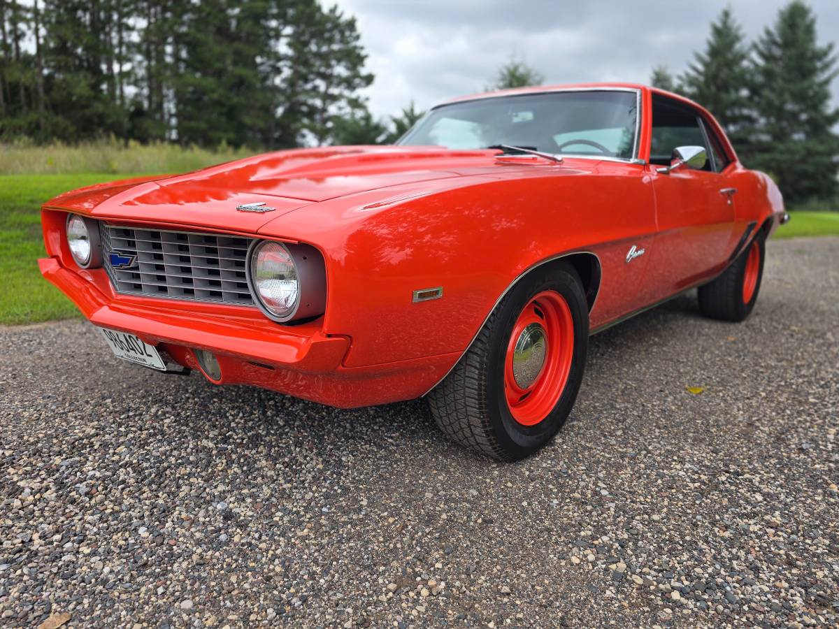 Chevrolet-camaro-z28-1969-orange-2