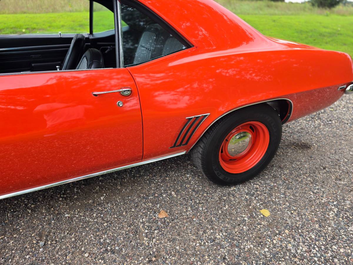 Chevrolet-camaro-z28-1969-orange-5