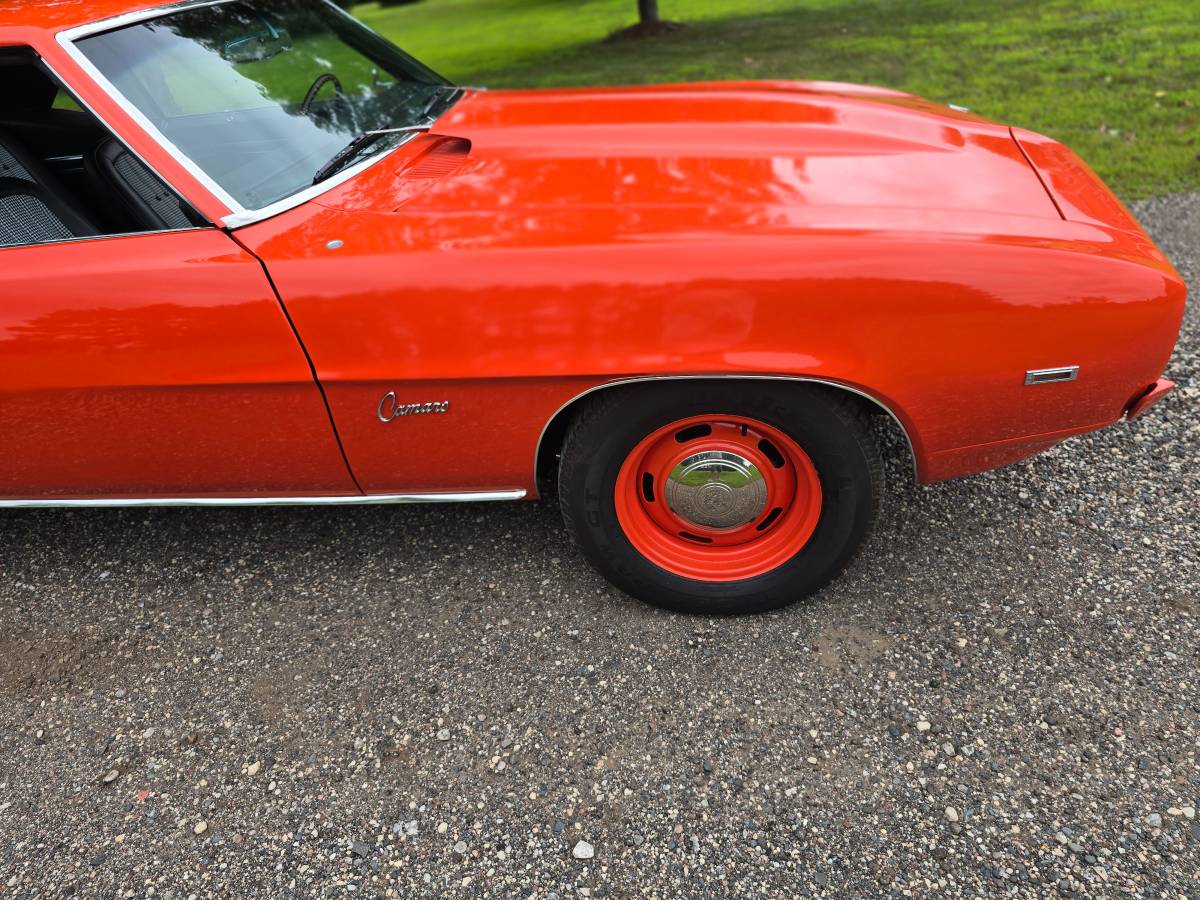 Chevrolet-camaro-z28-1969-orange-7