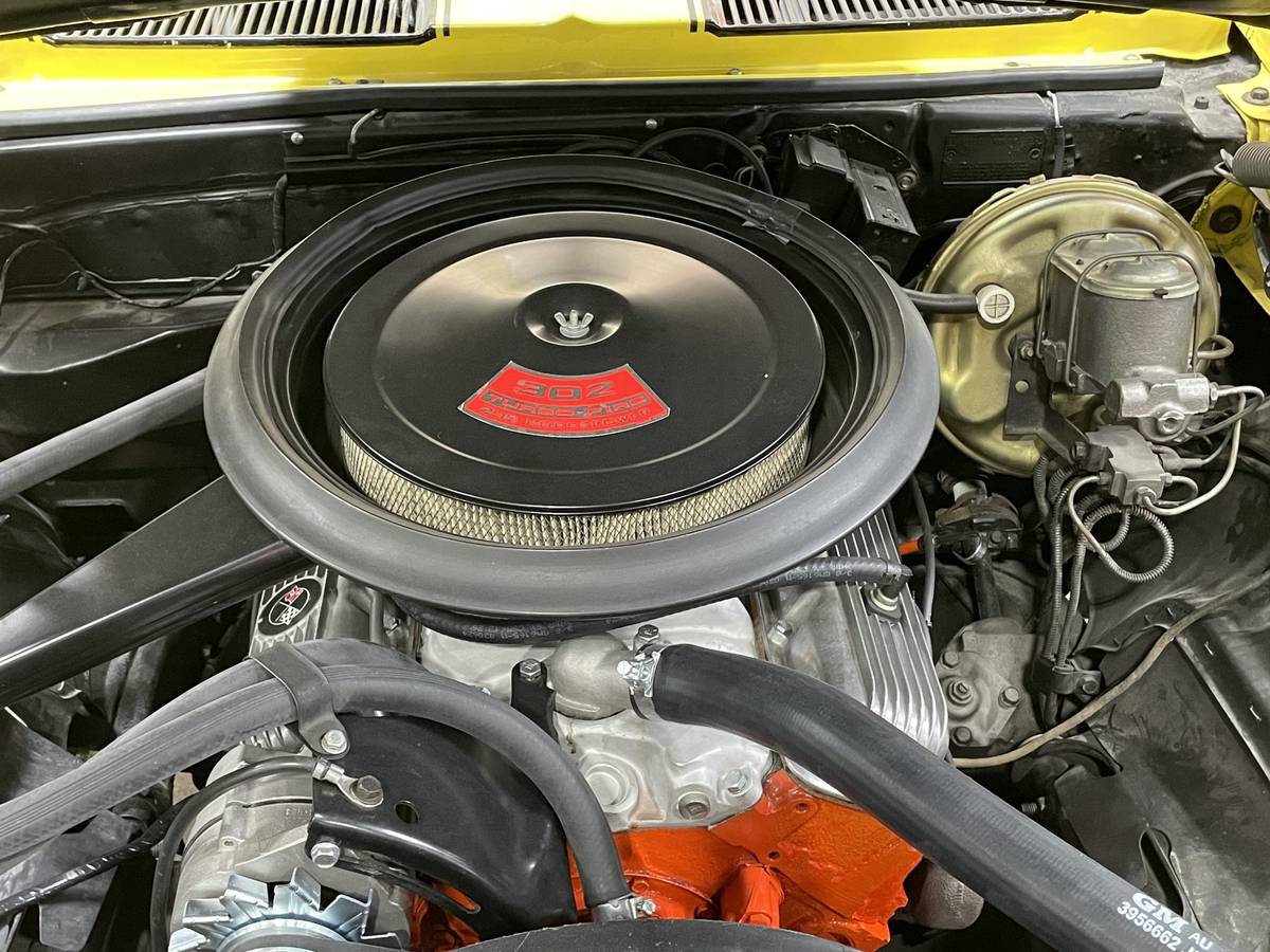 Chevrolet-camaro-z28-1969-yellow-14