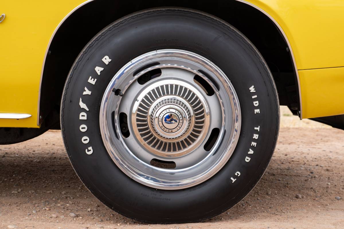 Chevrolet-camaro-z28-1969-yellow-17