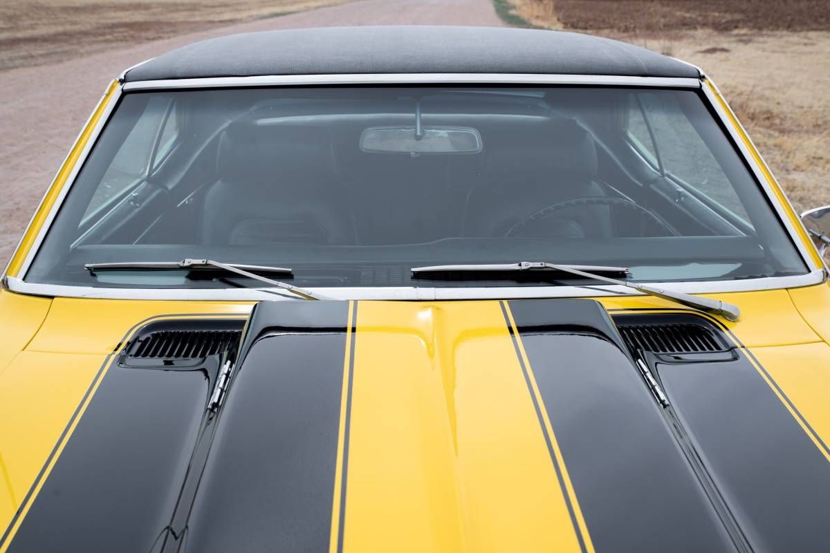 Chevrolet-camaro-z28-1969-yellow-2