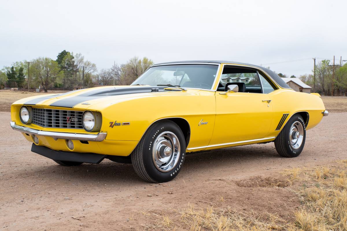 Chevrolet-camaro-z28-1969-yellow-3