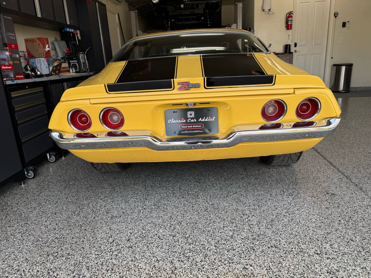 Chevrolet-camaro-z28-1971-yellow-1