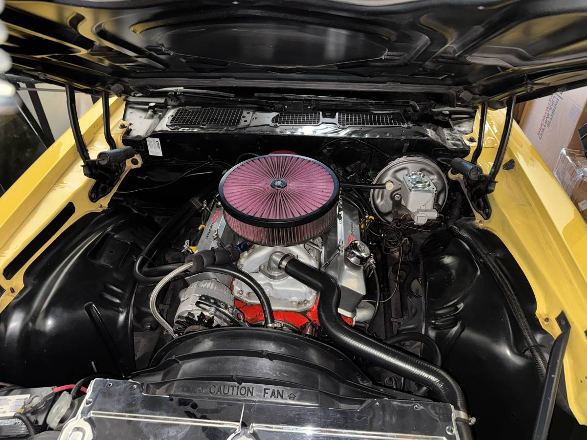 Chevrolet-camaro-z28-1971-yellow-12