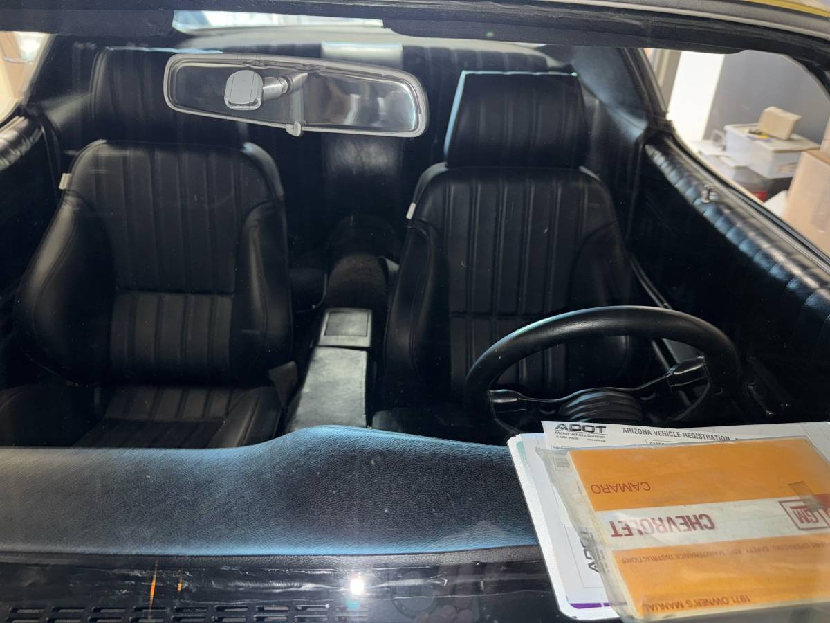 Chevrolet-camaro-z28-1971-yellow-17