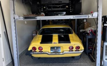 Chevrolet-camaro-z28-1971-yellow-3