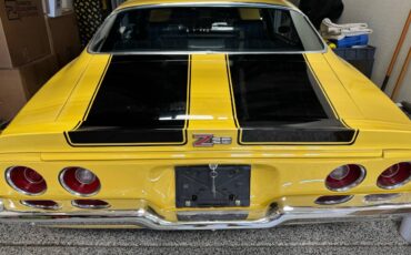 Chevrolet-camaro-z28-1971-yellow-4