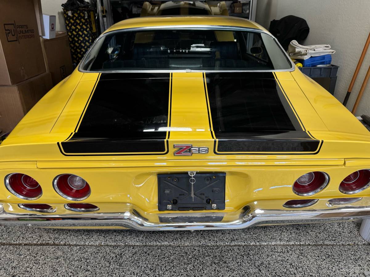 Chevrolet-camaro-z28-1971-yellow-4