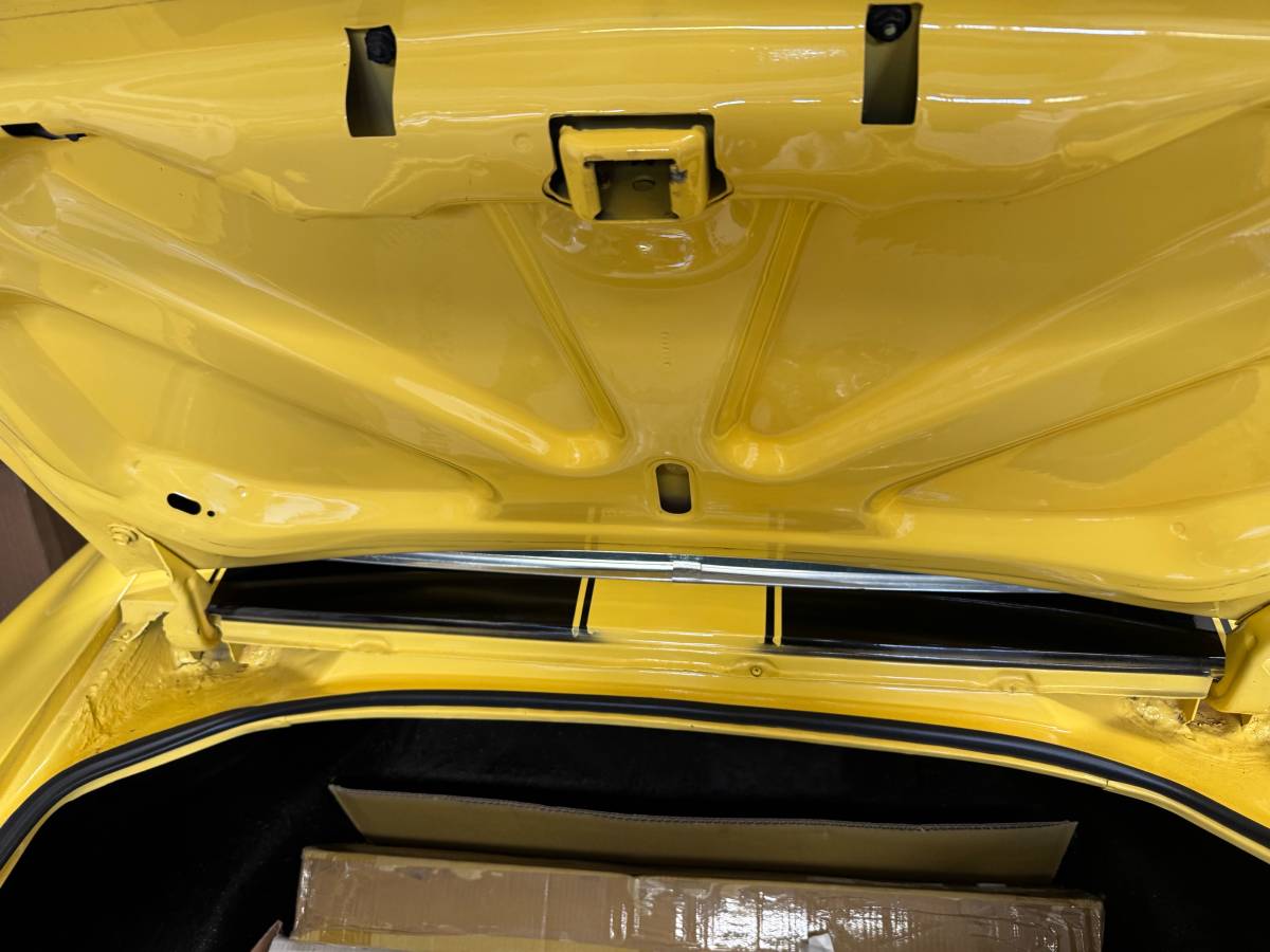 Chevrolet-camaro-z28-1971-yellow-5