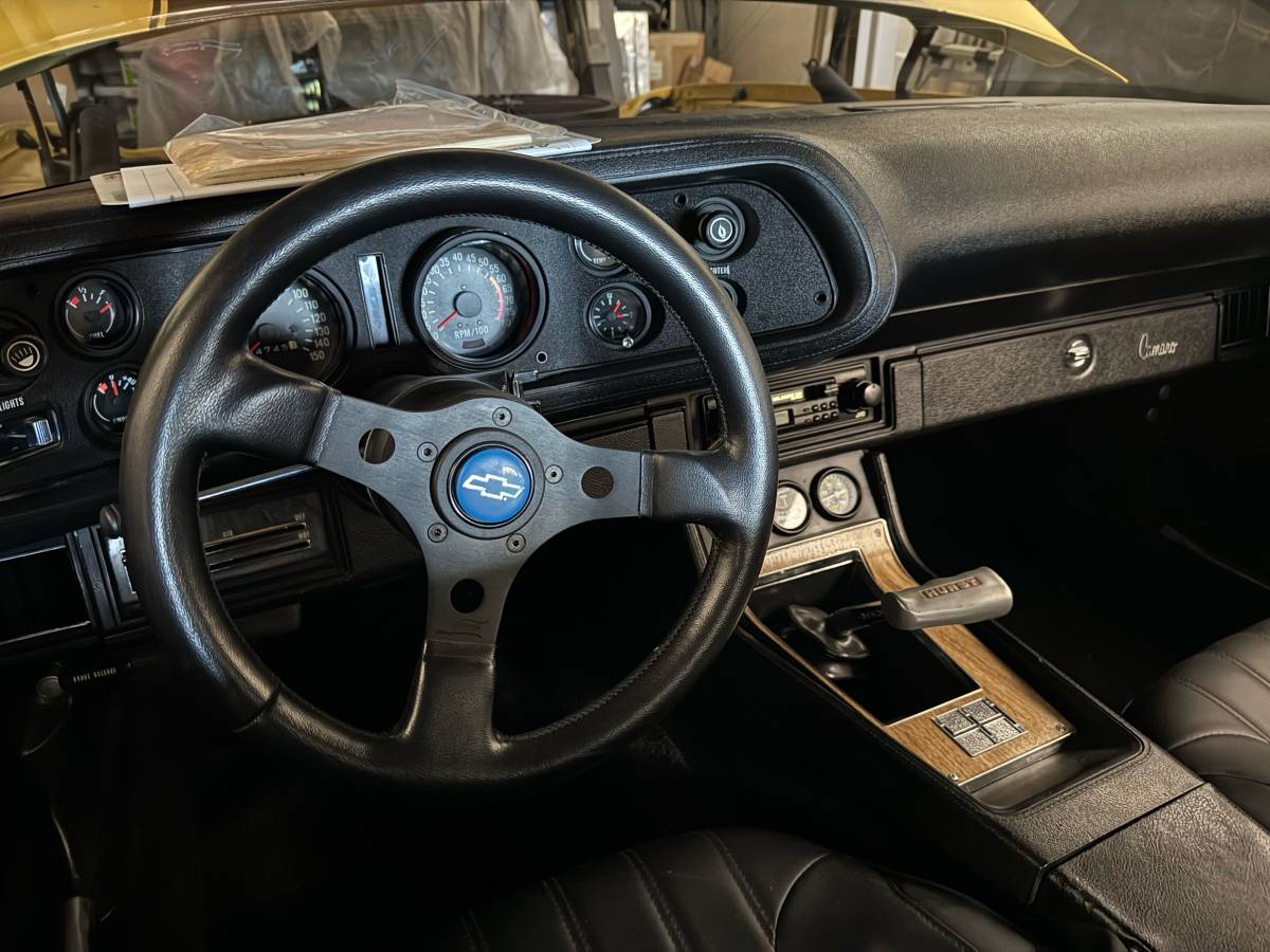 Chevrolet-camaro-z28-1971-yellow-9