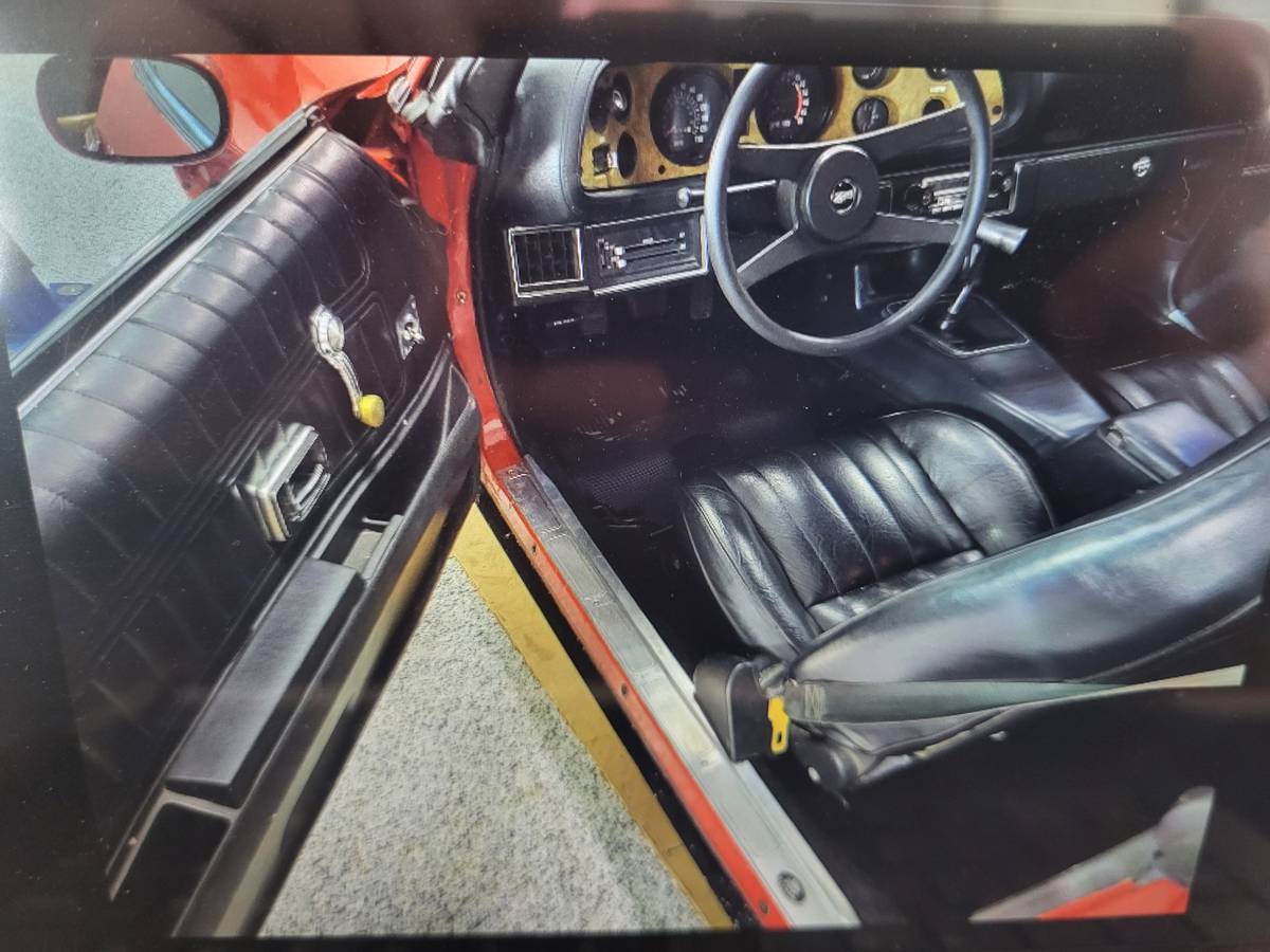 Chevrolet-camaro-z28-1977-red-14