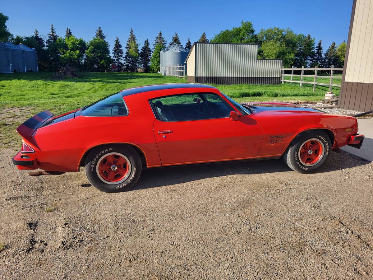 Chevrolet-camaro-z28-1977-red-2