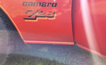 Chevrolet-camaro-z28-1977-red-7