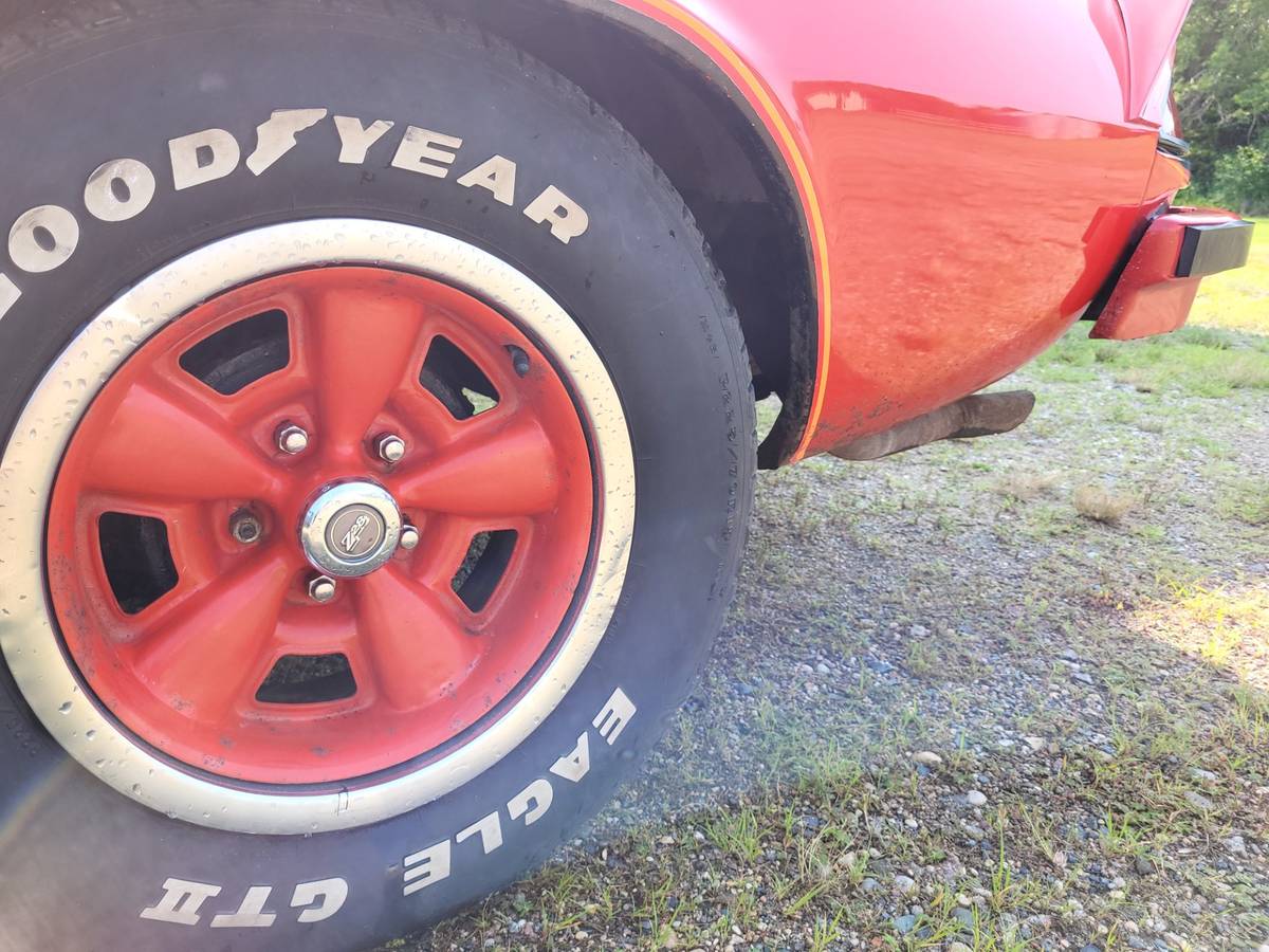 Chevrolet-camaro-z28-1977-red-9