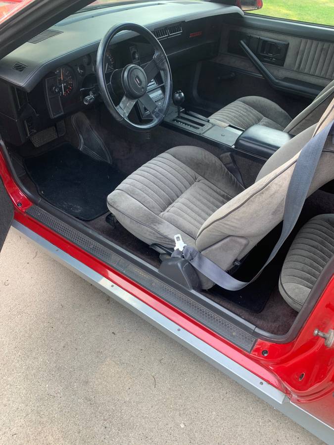 Chevrolet-camaro-z28-1983-red-2