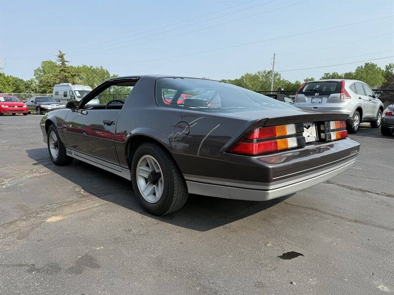 Chevrolet-camaro-z28-1984-1