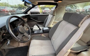 Chevrolet-camaro-z28-1984-11