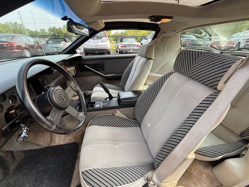 Chevrolet-camaro-z28-1984-11