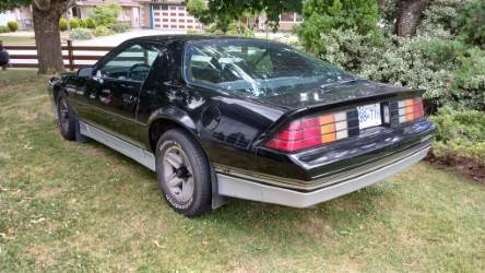 Chevrolet-camaro-z28-1985-black-2