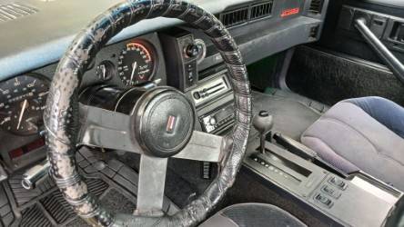 Chevrolet-camaro-z28-1985-black-3