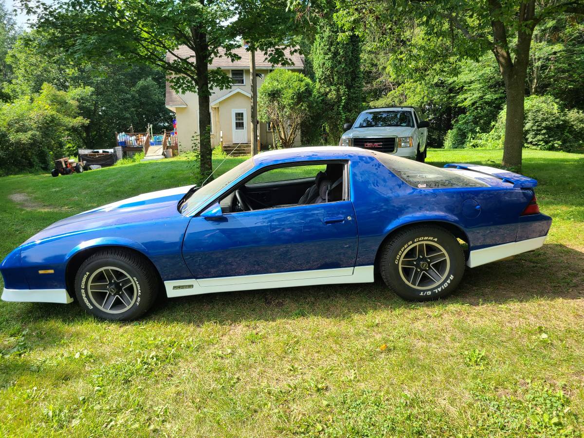 Chevrolet-camaro-z28-1985-blue-5