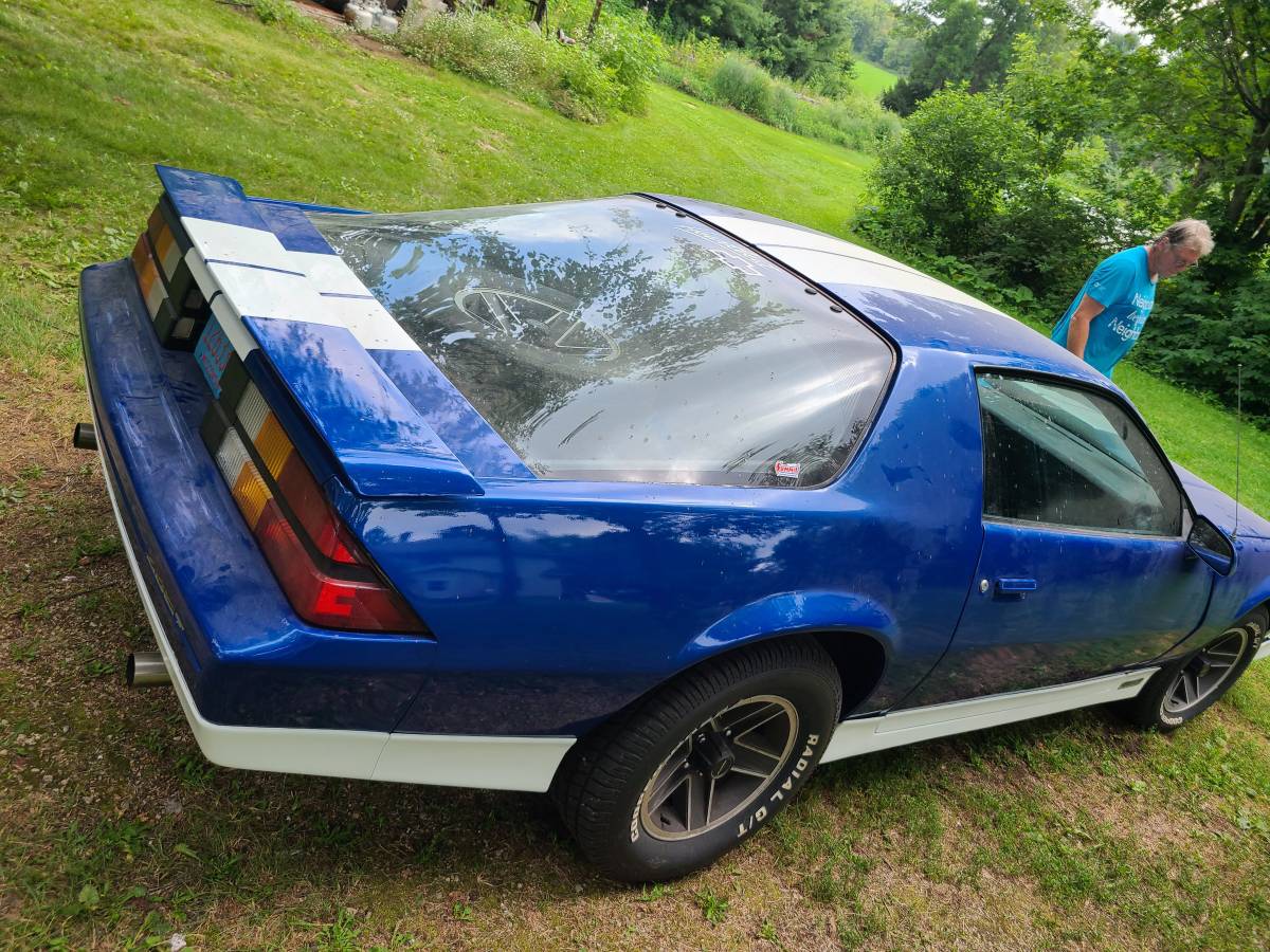 Chevrolet-camaro-z28-1985-blue-9
