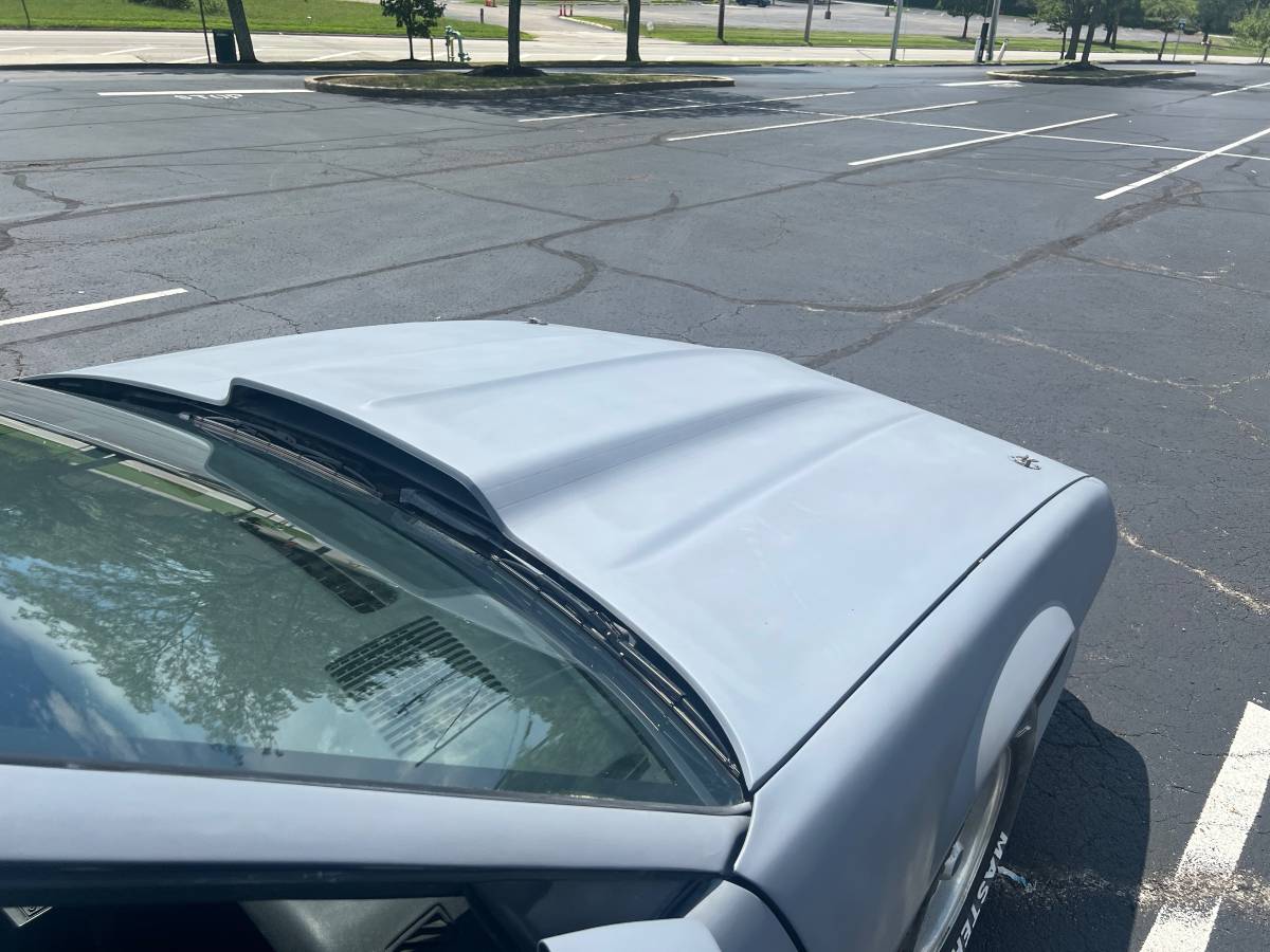 Chevrolet-camaro-z28-1985-grey-13