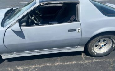 Chevrolet-camaro-z28-1985-grey