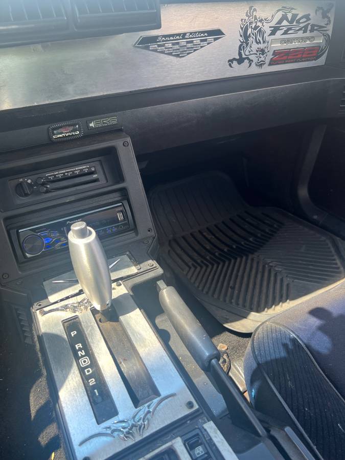 Chevrolet-camaro-z28-1985-grey-5