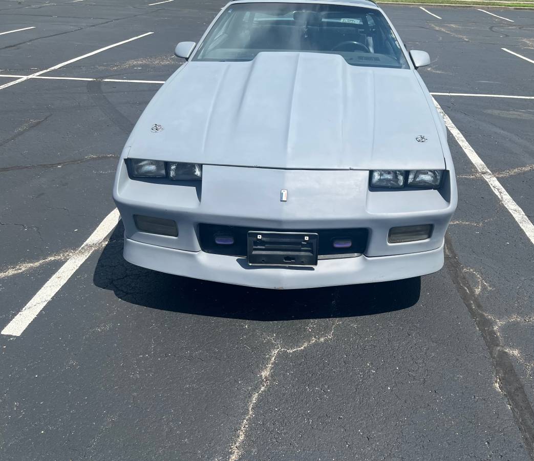 Chevrolet-camaro-z28-1985-grey-6