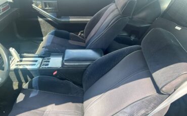 Chevrolet-camaro-z28-1985-grey-8