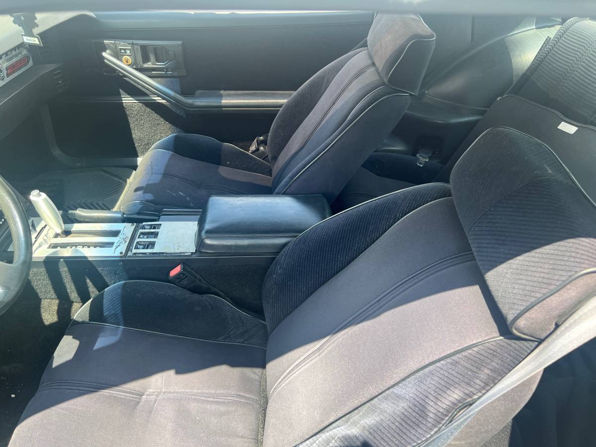 Chevrolet-camaro-z28-1985-grey-8
